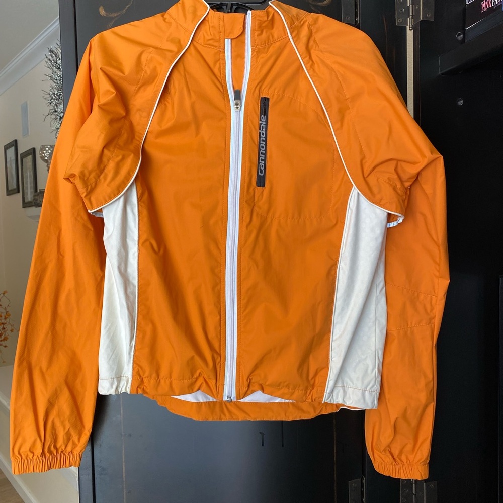Cannondale windbreaker with removable sleeves